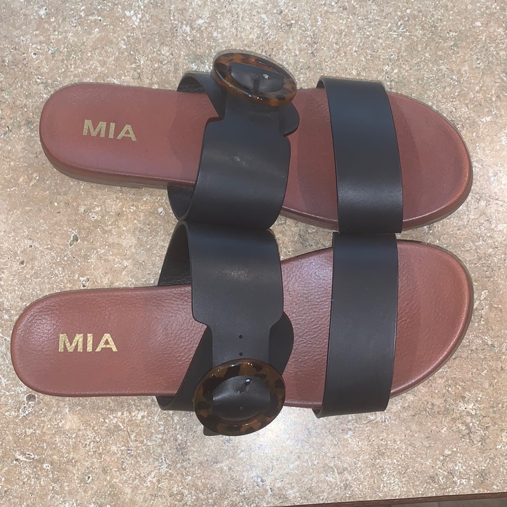 Sandals - Picture 2 of 3